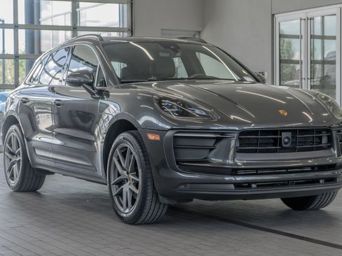 Used 2023 Porsche Macan AWD/4WD image 22