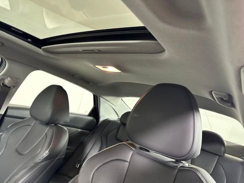 Used 2024 Hyundai Elantra Limited image 12