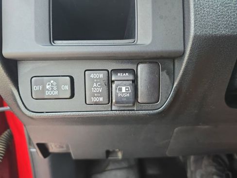 Used 2017 Toyota Tacoma TRD Off-Road AWD/4WD image 26