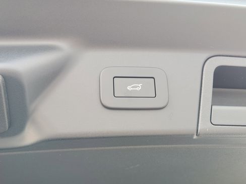 New 2026 Land Rover Range Rover Velar Dynamic SE AWD/4WD image 33
