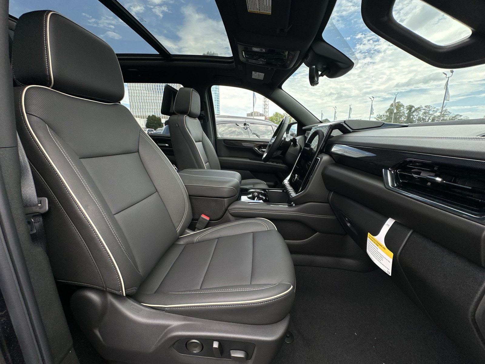 New 2026 GMC Yukon XL Elevation w/ Elevation Premium Package AWD/4WD image 28