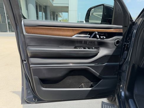 Used 2023 Jeep Grand Wagoneer L Series II AWD/4WD image 19