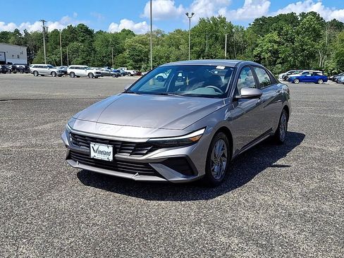 Used 2024 Hyundai Elantra SEL FWD image 4