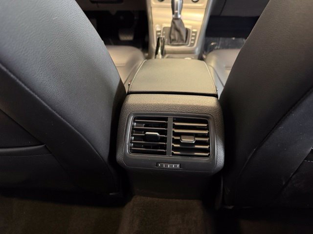 Used 2017 Volkswagen Golf SE FWD image 25
