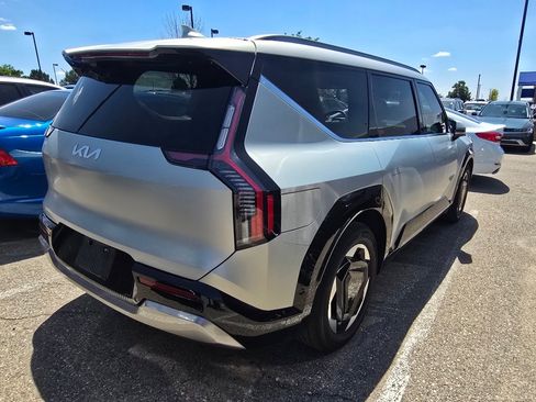 Used 2024 Kia EV9 Land AWD/4WD image 15