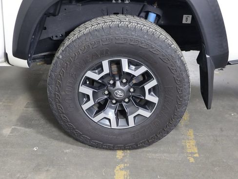 Used 2022 Toyota Tacoma TRD Off-Road AWD/4WD image 41
