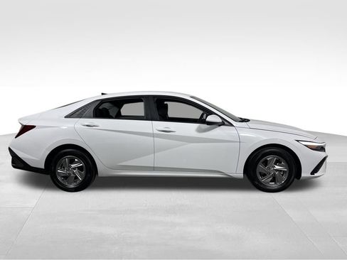 New 2026 Hyundai Elantra SE image 6