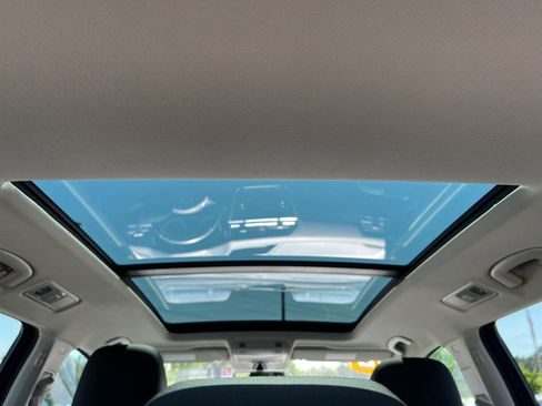 Used 2019 Volkswagen Tiguan S image 22