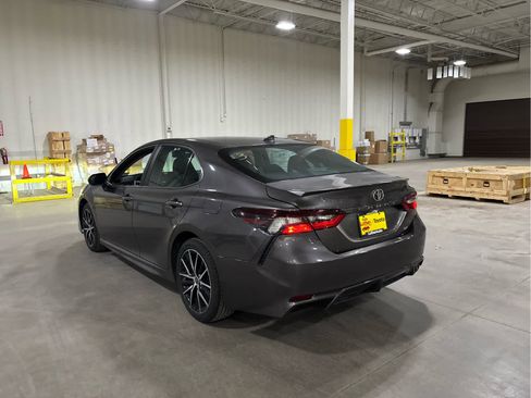 Used 2023 Toyota Camry SE FWD image 4