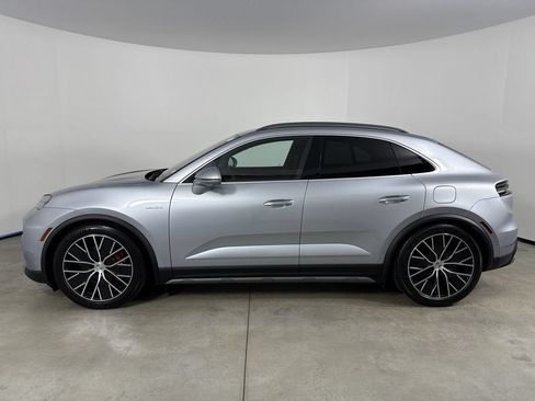 Certified 2025 Porsche Macan 4S Electric AWD/4WD image 2
