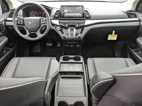 Certified 2026 Honda Odyssey Touring image 18