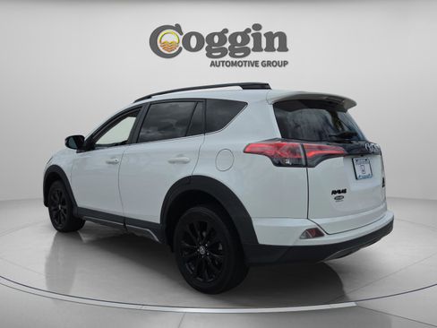 Used 2018 Toyota RAV4 Adventure AWD/4WD image 3