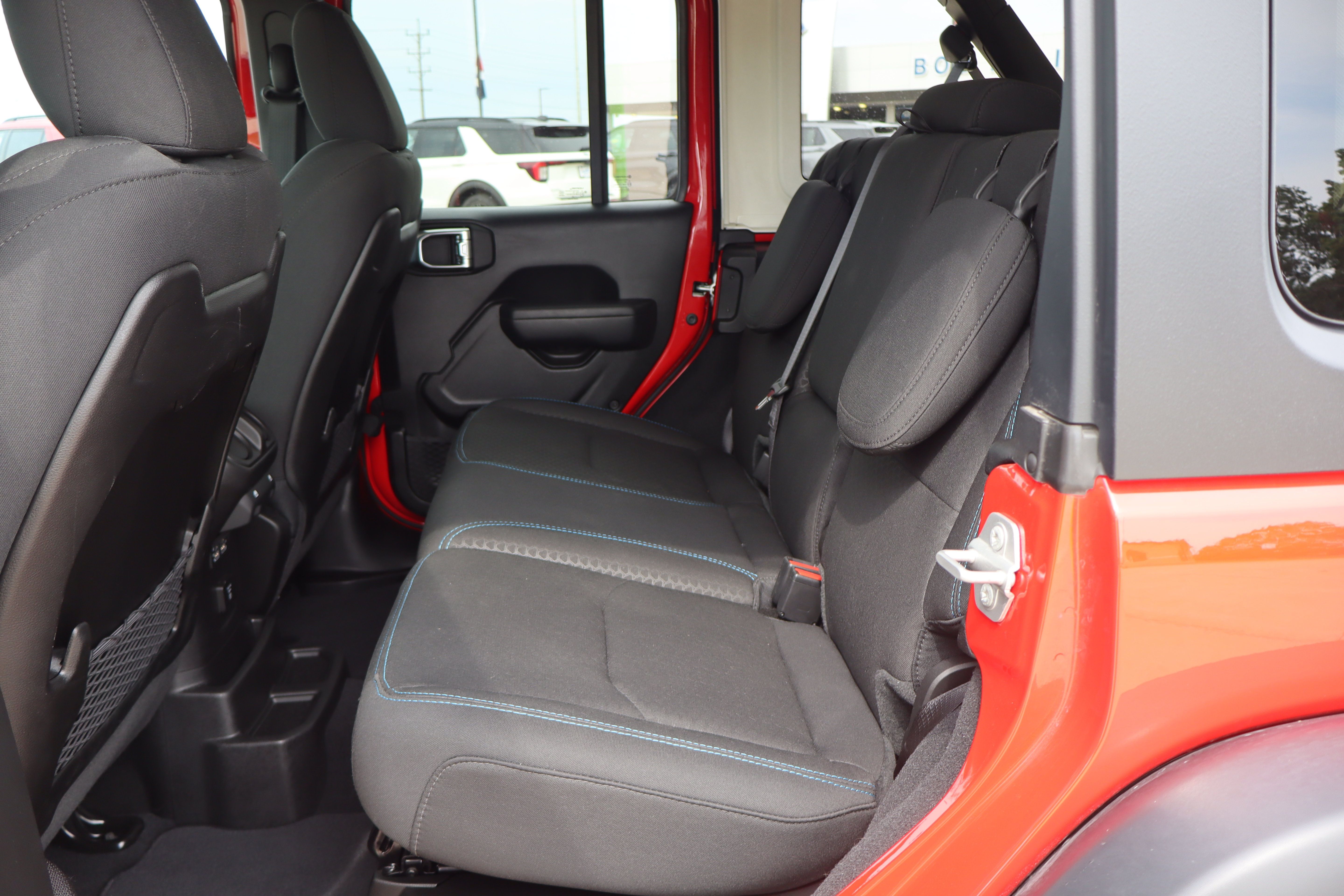 Used 2025 Jeep Wrangler Unlimited Rubicon 4xe w/ Convenience Group AWD/4WD image 10