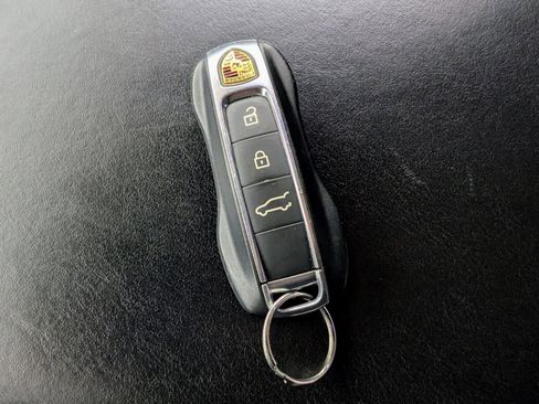 Used 2020 Porsche Cayenne Turbo image 43