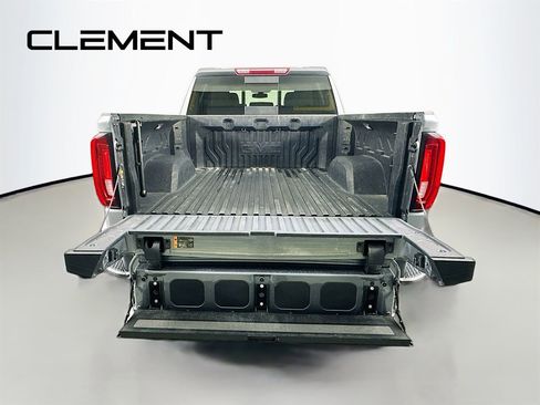 Used 2022 GMC Sierra 1500 AT4 w/ AT4 Carbonpro Edition AWD/4WD image 11