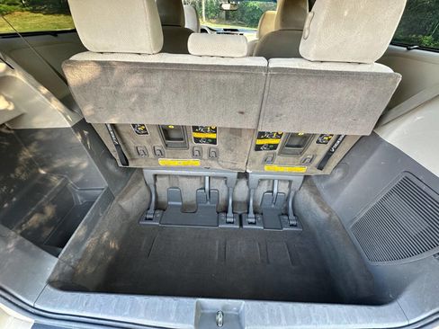 Used 2013 Toyota Sienna LE image 20