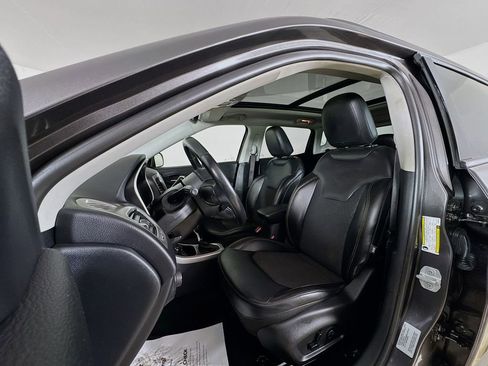 Used 2017 Jeep Compass Latitude w/ Popular Equipment Group image 12