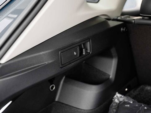 New 2026 Volkswagen Tiguan SE image 41