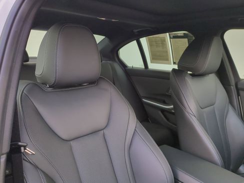 Certified 2023 BMW 330i 330i w/ M Sport Package image 31