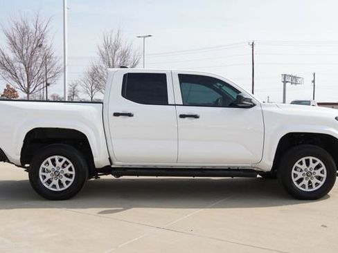 Used 2025 Toyota Tacoma SR image 10