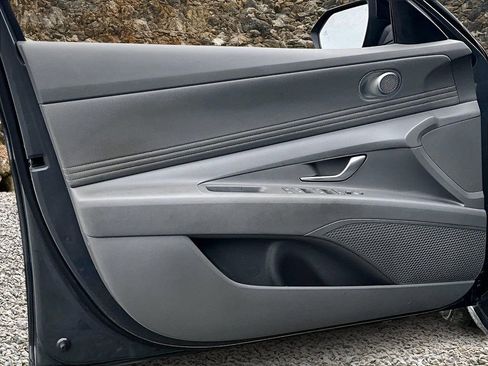 Used 2025 Hyundai Elantra Sport image 16