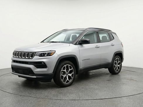 Used 2025 Jeep Compass Limited image 3