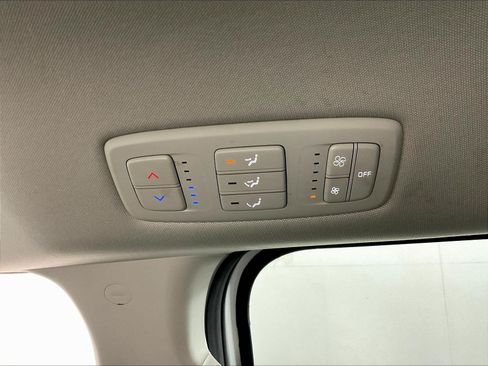 Used 2023 Kia Carnival LX FWD image 10