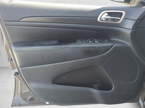 Used 2017 Jeep Grand Cherokee Laredo w/ Quick Order Package 23E image 10