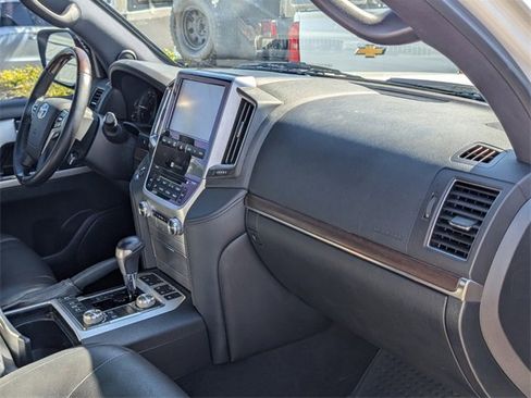 Used 2021 Toyota Land Cruiser Heritage Edition image 15