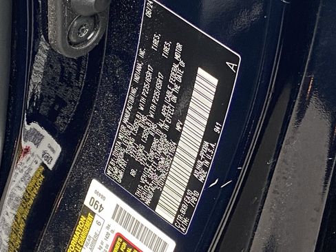 Used 2024 Toyota Sienna XLE FWD image 9
