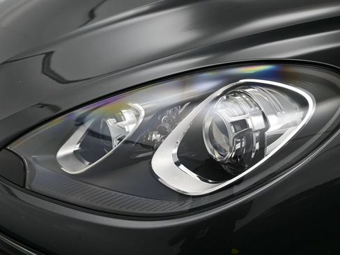 Certified 2018 Porsche Macan S AWD/4WD image 32