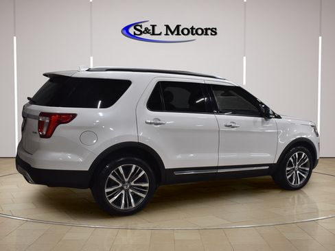Used 2017 Ford Explorer Platinum AWD/4WD image 8