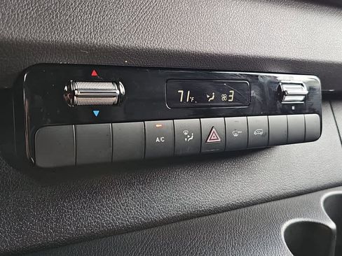 Used 2024 Mercedes-Benz Sprinter 2500 image 25
