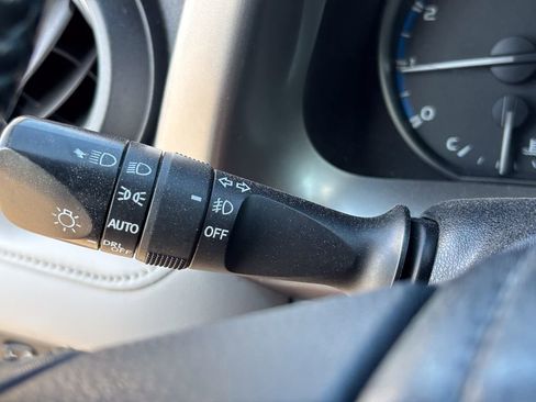 Used 2018 Toyota RAV4 XLE AWD/4WD image 29
