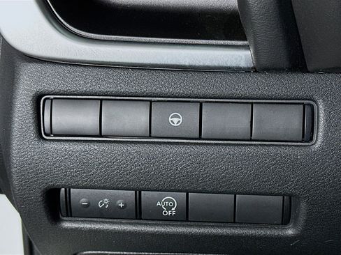 Used 2023 Nissan Rogue SV image 17