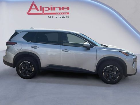 Used 2025 Nissan Rogue SV AWD/4WD image 6