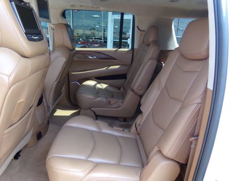 Used 2016 Cadillac Escalade ESV Platinum AWD/4WD image 10