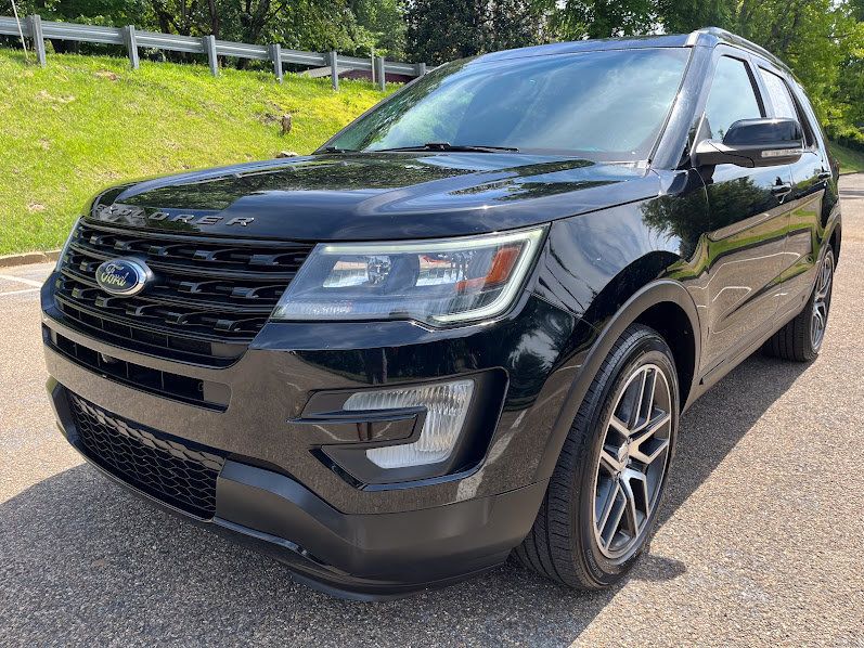 Used 2017 Ford Explorer Sport w/ Equipment Group 401A AWD/4WD image 32