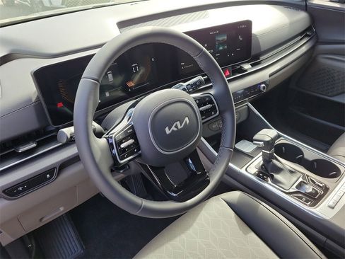 New 2026 Kia Carnival EX image 23