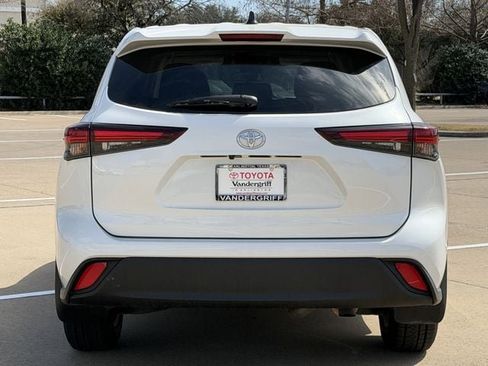 Certified 2024 Toyota Highlander LE image 5