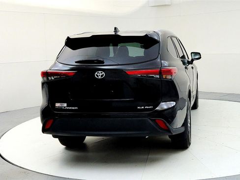 Certified 2022 Toyota Highlander XLE image 5