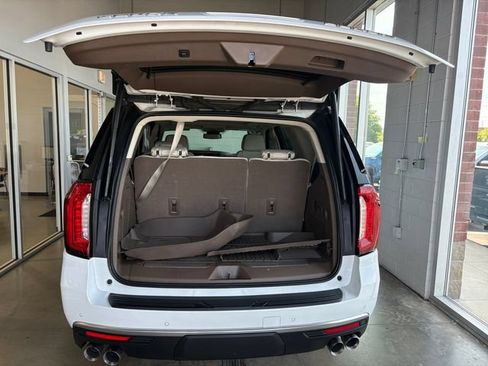 Used 2023 GMC Yukon Denali AWD/4WD image 15