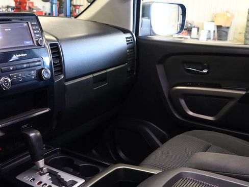 Used 2015 Nissan Titan SV w/ SV Value Truck Package AWD/4WD image 14