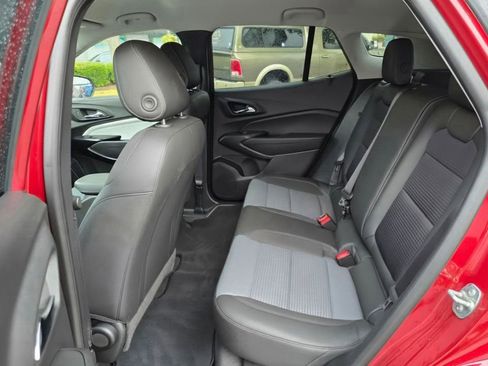 Used 2025 Chevrolet Trax LT FWD image 16