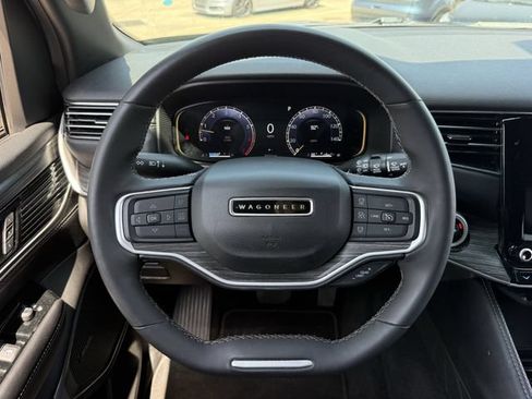 Used 2024 Jeep Wagoneer L Series II RWD image 13