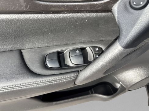 Used 2020 Nissan Rogue S FWD image 17