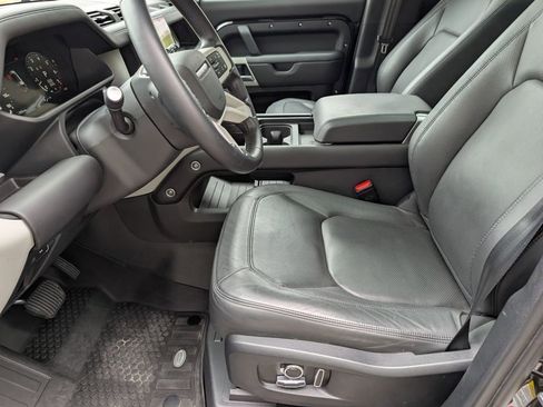 Used 2024 Land Rover Defender 130 S image 30