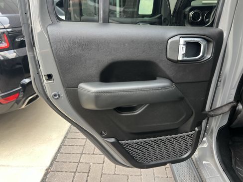 Used 2019 Jeep Wrangler Unlimited Sahara AWD/4WD image 32