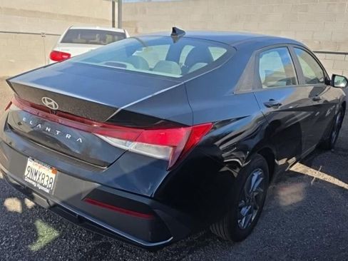Used 2024 Hyundai Elantra SEL image 3