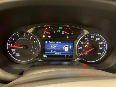 Used 2023 GMC Acadia SLE w/ Driver Convenience Package image 2